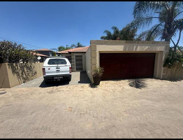 2 BEDROOM TOWNHOUSE FOR SALE IN THE REEDS